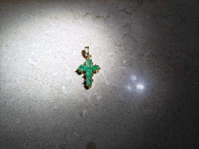 Ciondolo Croce Smeraldi Grezzi Oro