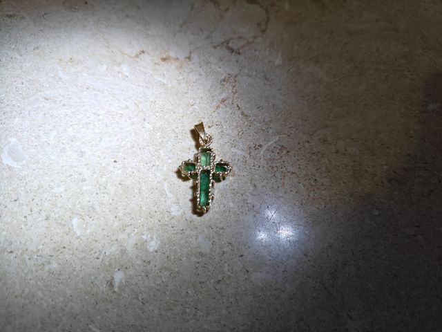 Ciondolo Croce Smeraldi Grezzi Oro