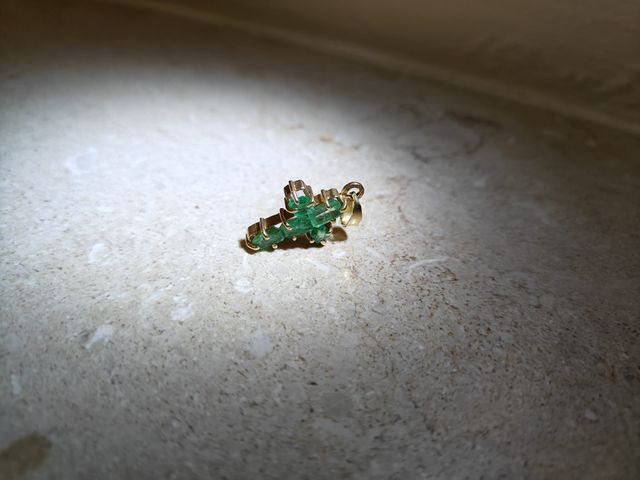 Ciondolo Croce Smeraldi Grezzi Oro