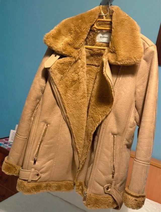 Chaqueta borreguillo Stradivarius marrón