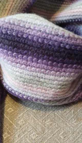 Bufanda de lana con rayas morado y rosa