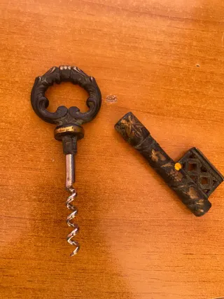 Cavatappi in bronzo con decorazioni