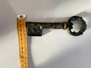 Cavatappi in bronzo con decorazioni