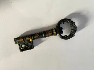 Cavatappi in bronzo con decorazioni