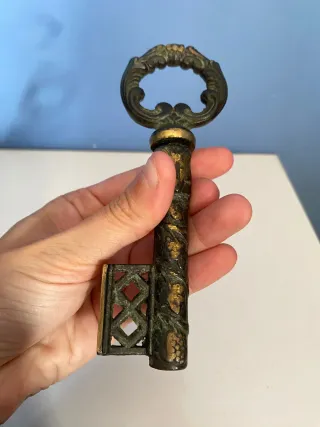 Cavatappi in bronzo con decorazioni