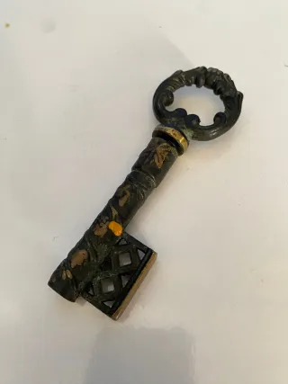 Cavatappi in bronzo con decorazioni