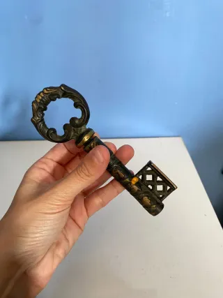 Cavatappi in bronzo con decorazioni