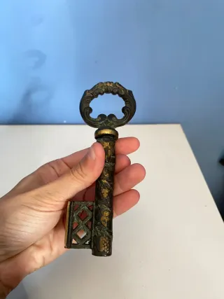 Cavatappi in bronzo con decorazioni