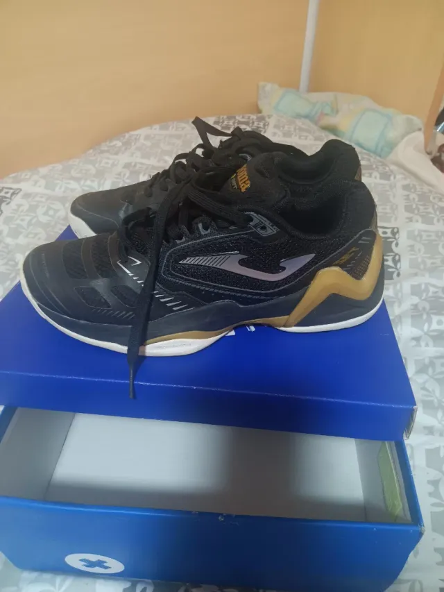 Deportivas Joma niño negras y doradas