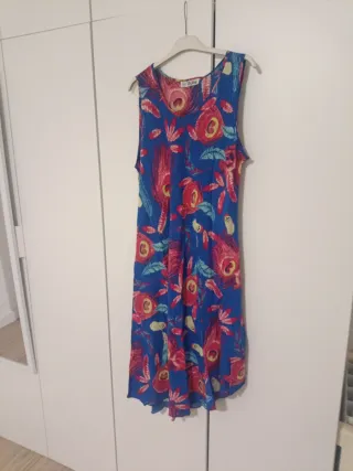 Vestido estampado floral azul y rojo