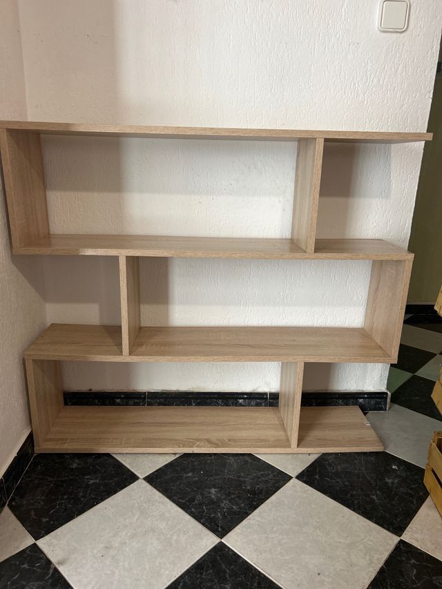 Estantería de madera color beige/marrón