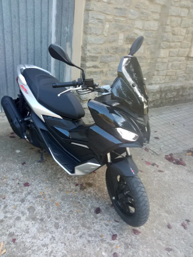 Moto Aprilia SR GT. 125cc