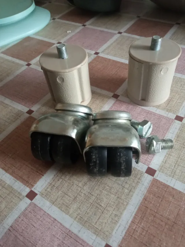 Patas y Ruedas para Canapé