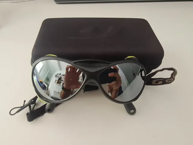 Gafas de sol Julbo negras y verdes