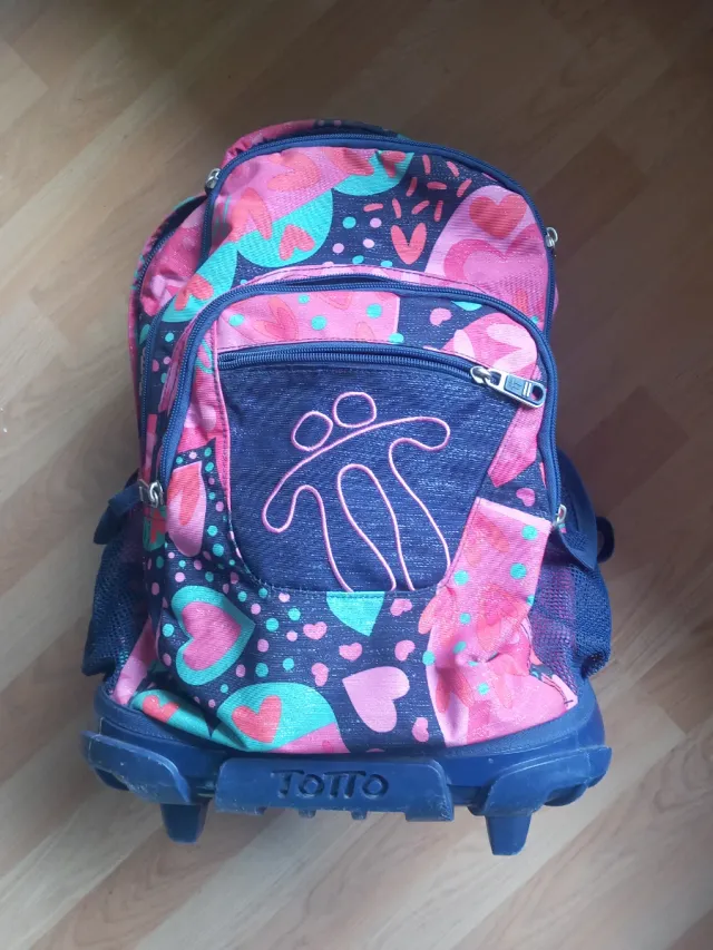 Mochila Totto con ruedas y estampado