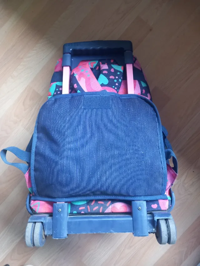 Mochila Totto con ruedas y estampado