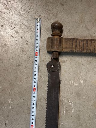 Sierra de carpintero antigua de madera