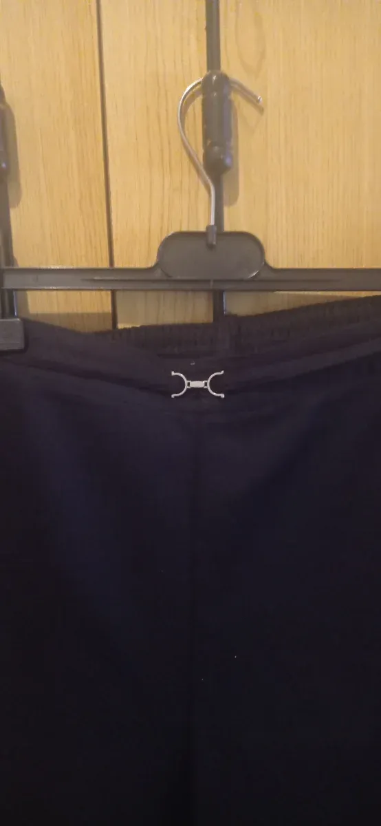 Pantalón negro talle 52 con etiqueta