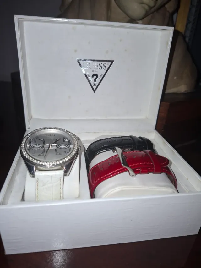 Reloj Guess Mujer Plata y Blanco