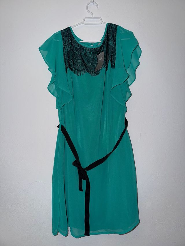 Vestido verde agua con encaje negro talla L