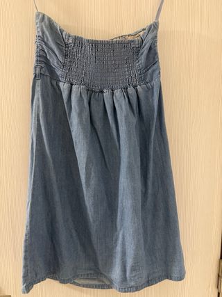 Abito in denim Word of Honor firmato Calzedonia.