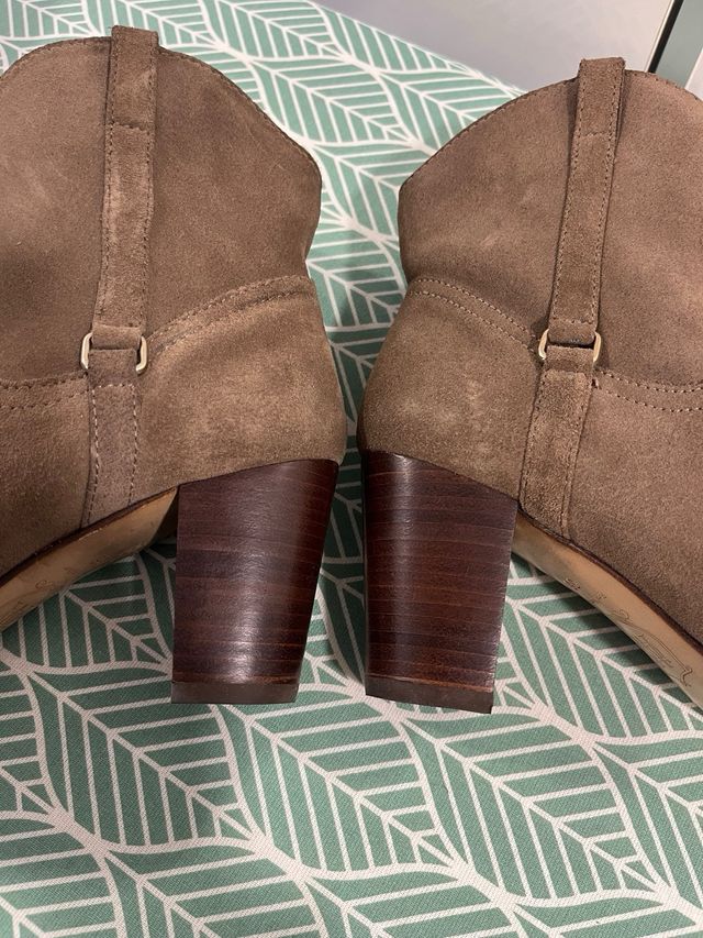 Botines de ante tacón