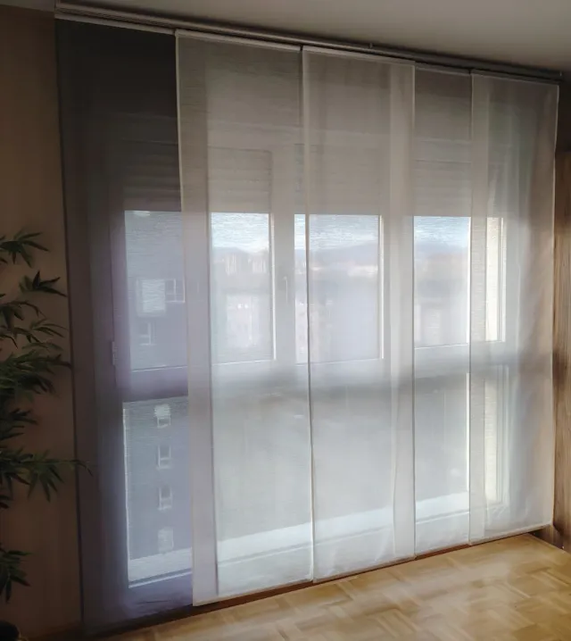 Panel japonés con riel