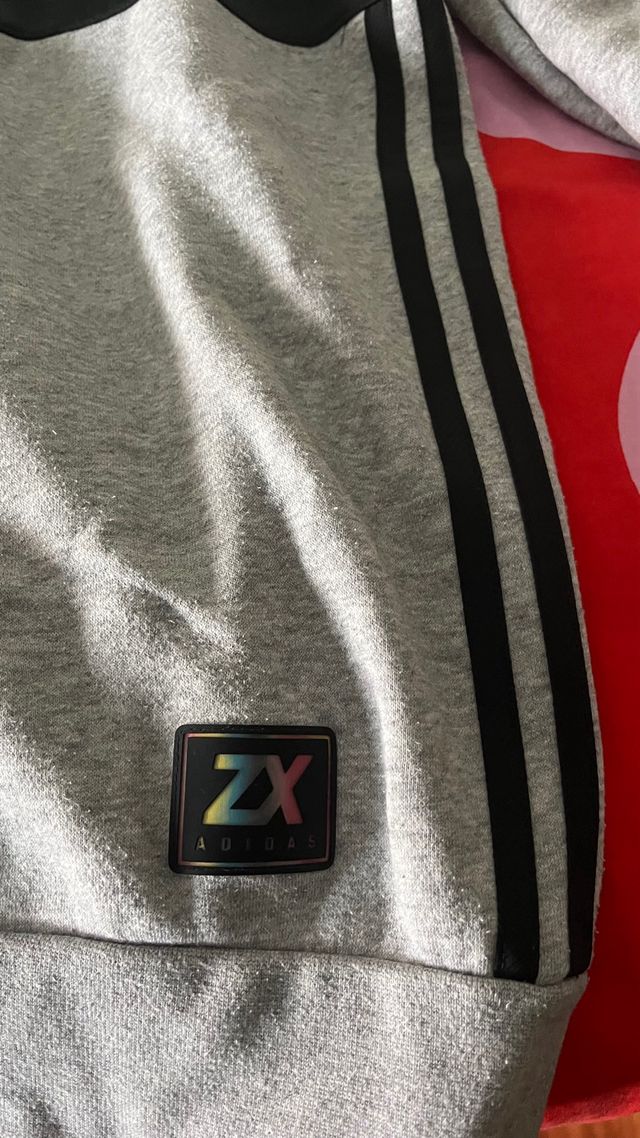 Sudadera Adidas gris y blanca