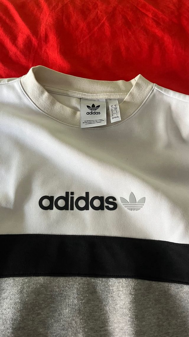 Sudadera Adidas gris y blanca