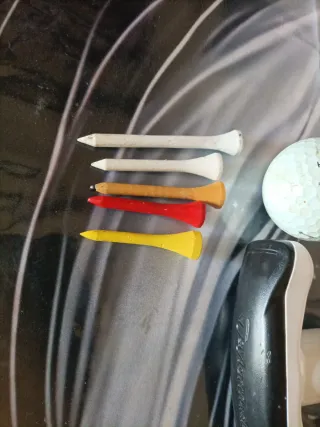 Accesorios de Golf: Tees, Bola y Grip