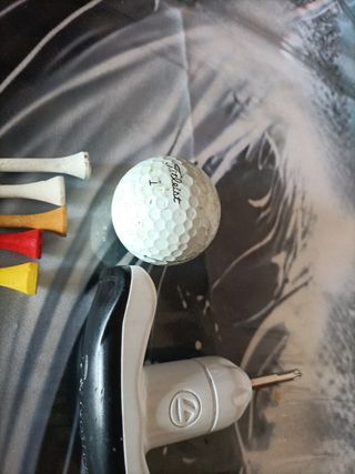 Accesorios de Golf: Tees, Bola y Grip