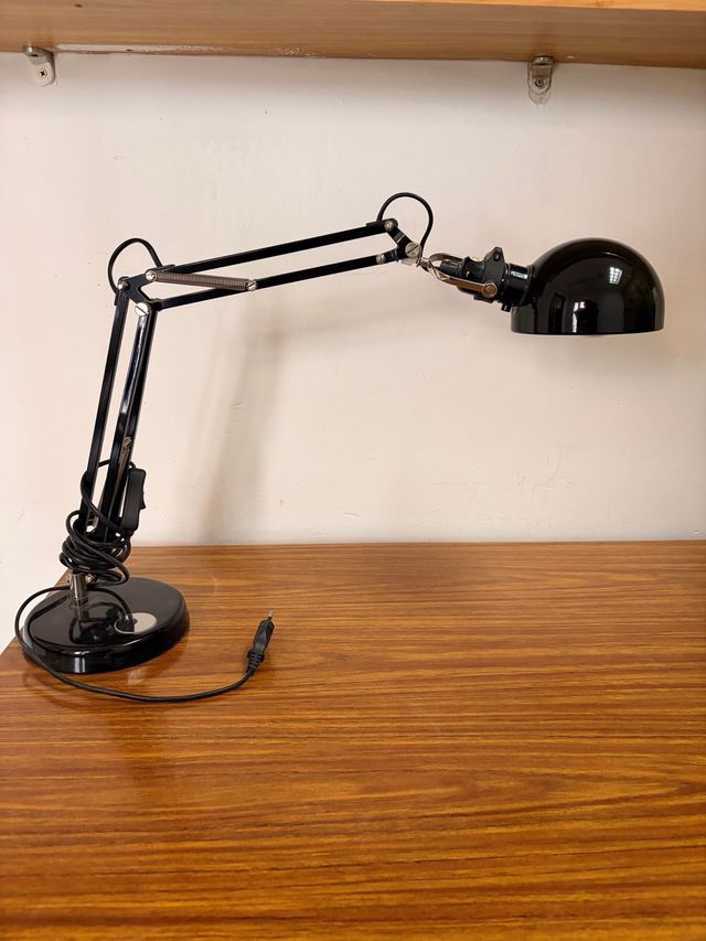 Lámpara de escritorio ajustable