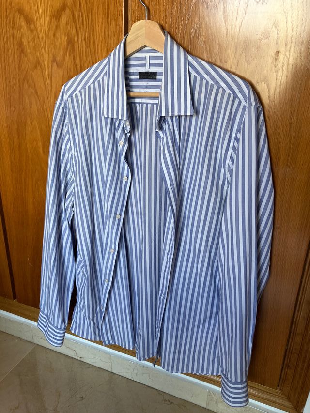 Camisa de rayas azul y blanca para hombre