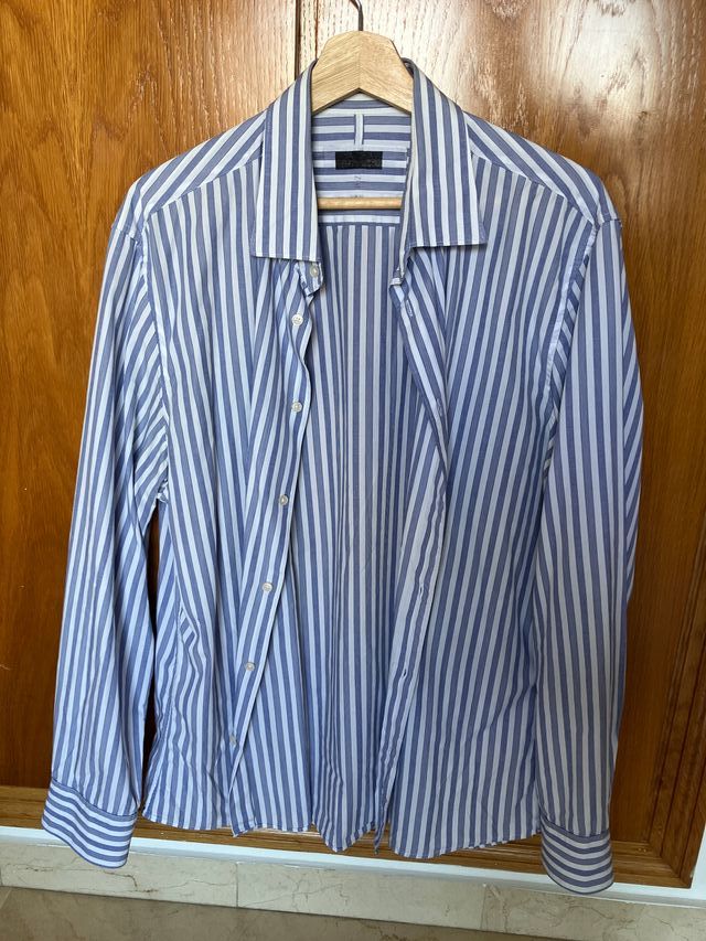 Camisa de rayas azul y blanca para hombre