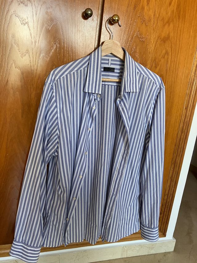 Camisa de rayas azul y blanca para hombre
