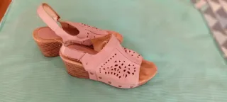 Zapatos Converse y sandalias