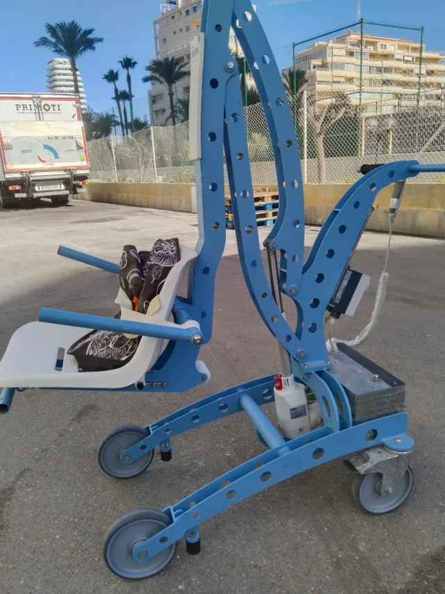 Grúa Piscina, muy estable.