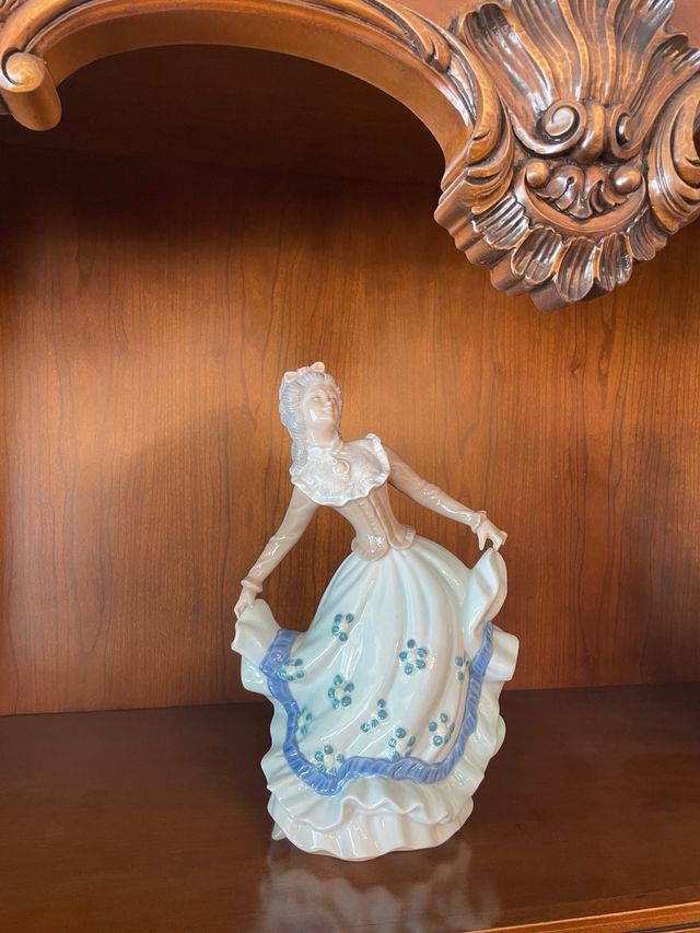 Figura bailarina de porcelana
