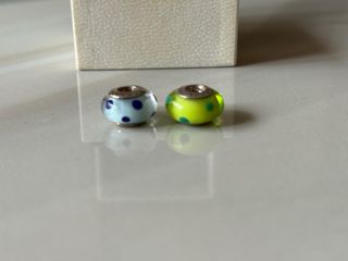 2 Charms Pandora Azul y Verde