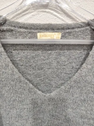 Jersey gris punto cuello pico