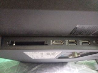 Schermo Philips 32 senza base. L'avevamo appeso al muro