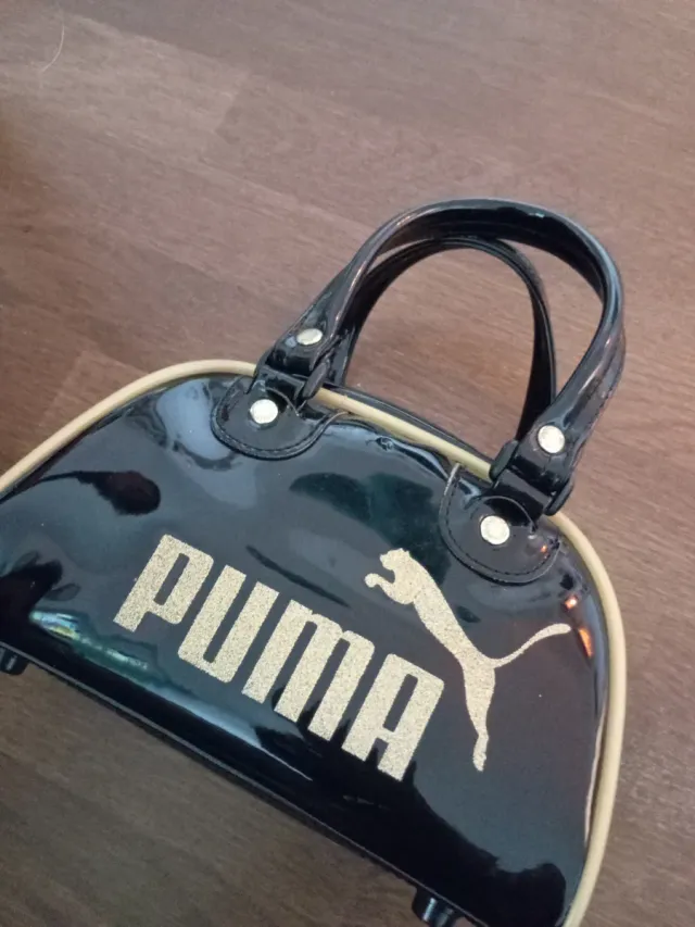 Bolso Puma charol y purpurina negro/dorado