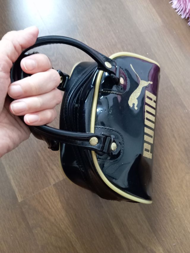 Bolso Puma charol y purpurina negro/dorado