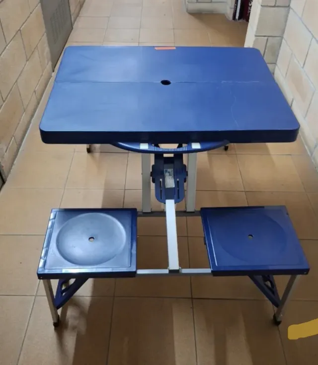 Maletín con mesa plegable