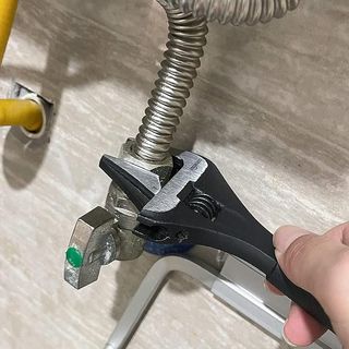 Llave de boca ajustable Amazon Basics