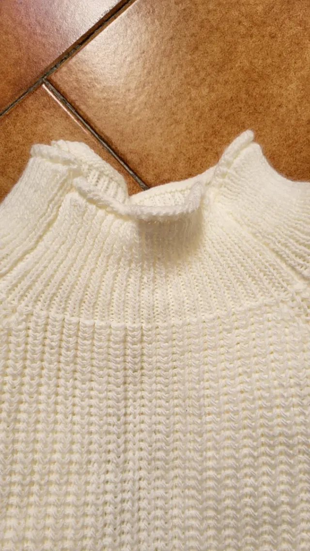 Maglione bianco collo alto