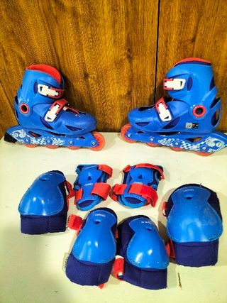 Patines y protecciones infantiles azules