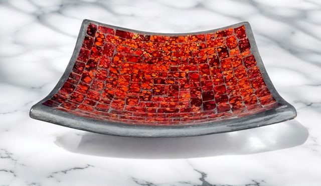 Cuenco de terracota con mosaicos de vidrio