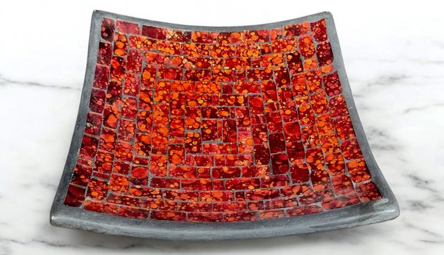 Cuenco de terracota con mosaicos de vidrio