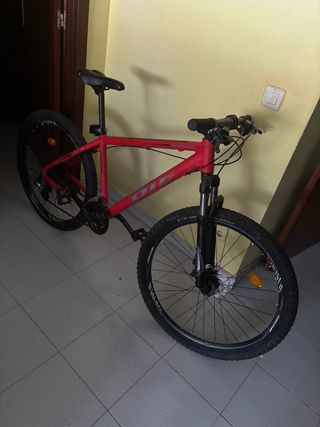 Bici de Montaña Roja